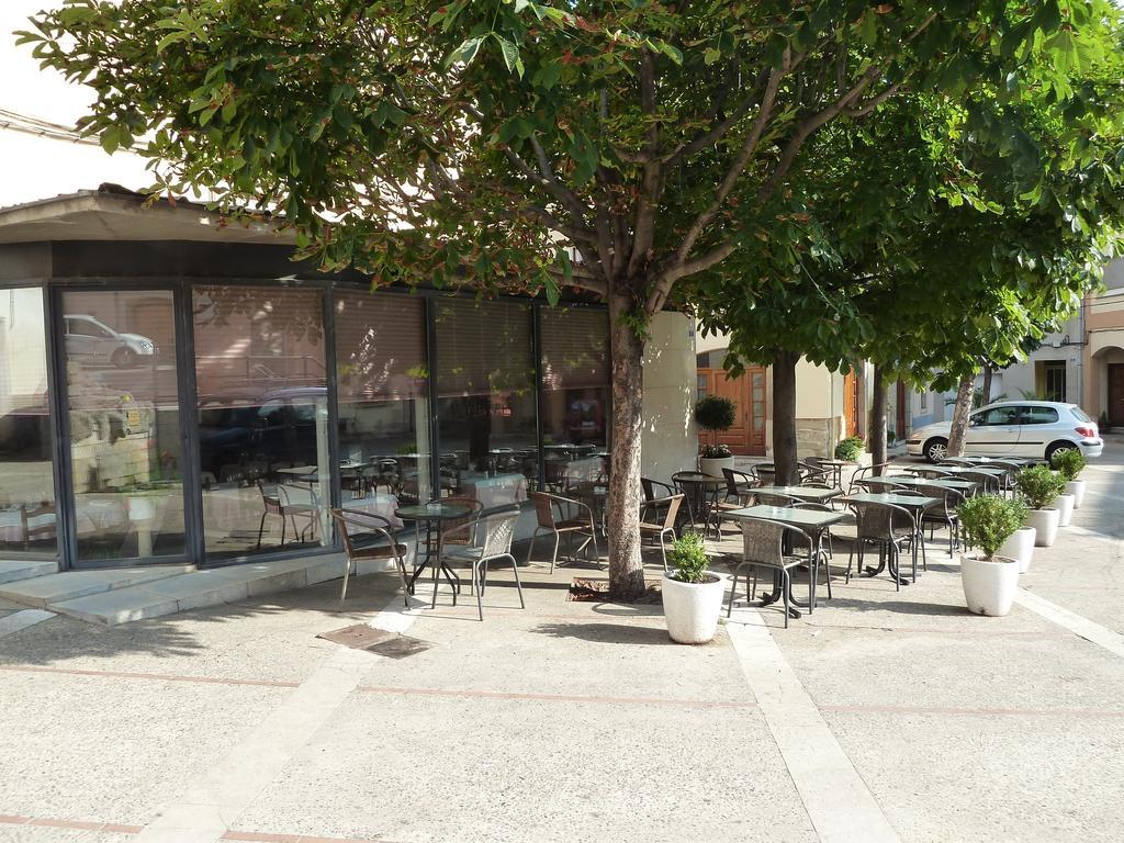 فندق Amerفي  Restaurant Fonda Giralt المظهر الخارجي الصورة